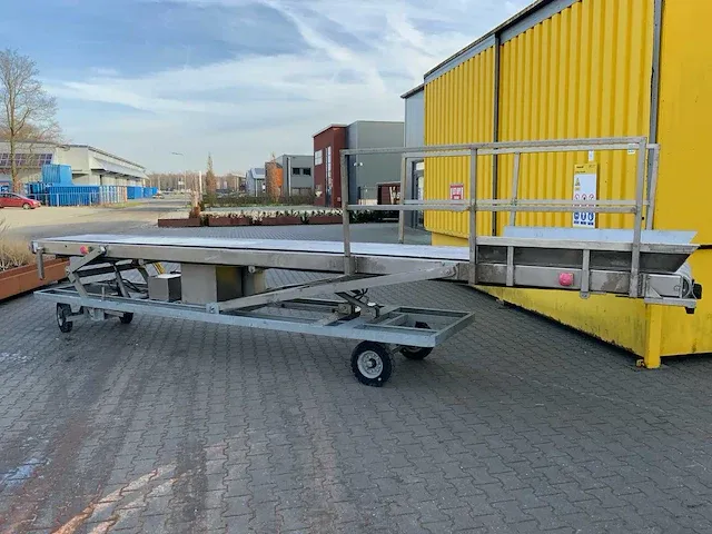 Hoogte instelbaar mobiele transportband - afbeelding 1 van  11