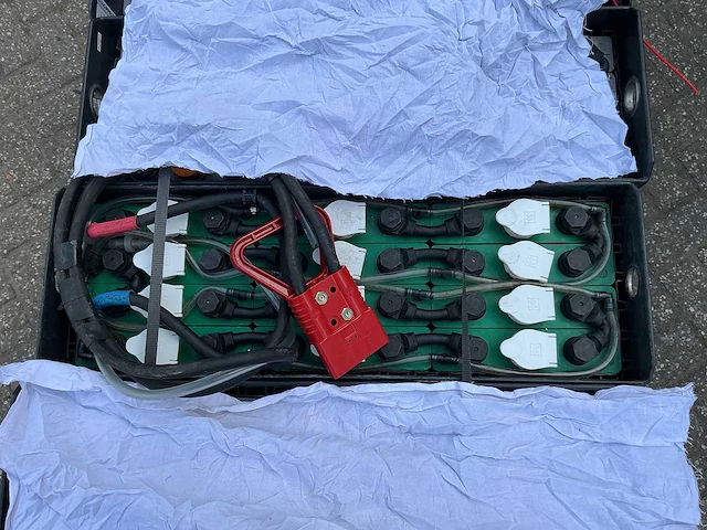 Hoppecke - 24v 2hpzs 250ah - acculaders - 2016 - afbeelding 1 van  3