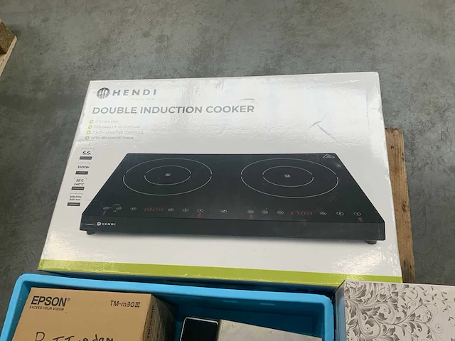Horeca-accesoires op 3 pallets en 1 kar - afbeelding 14 van  15