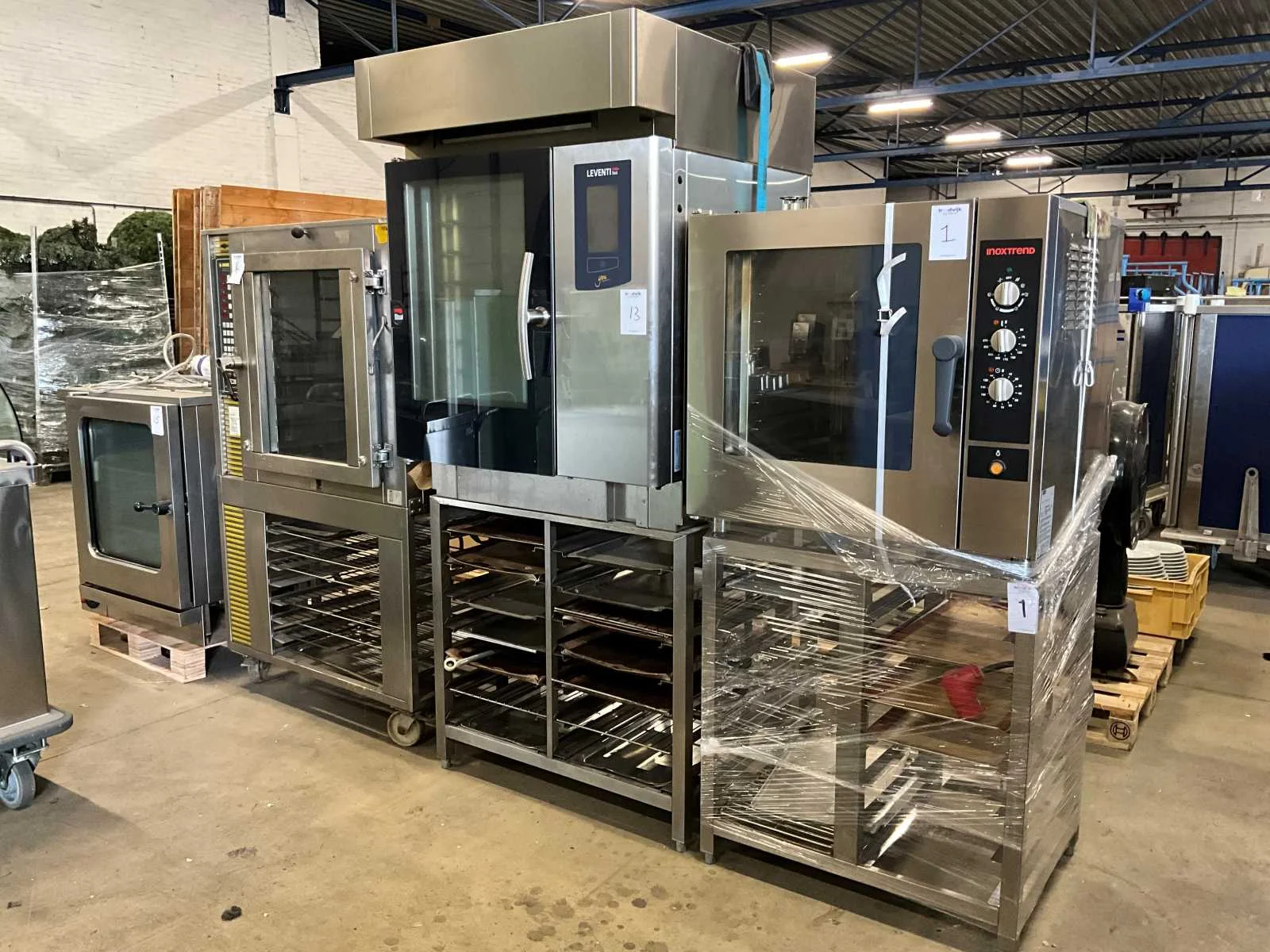 Horeca apparatuur, machines en gereedschappen uit diverse faillisementen