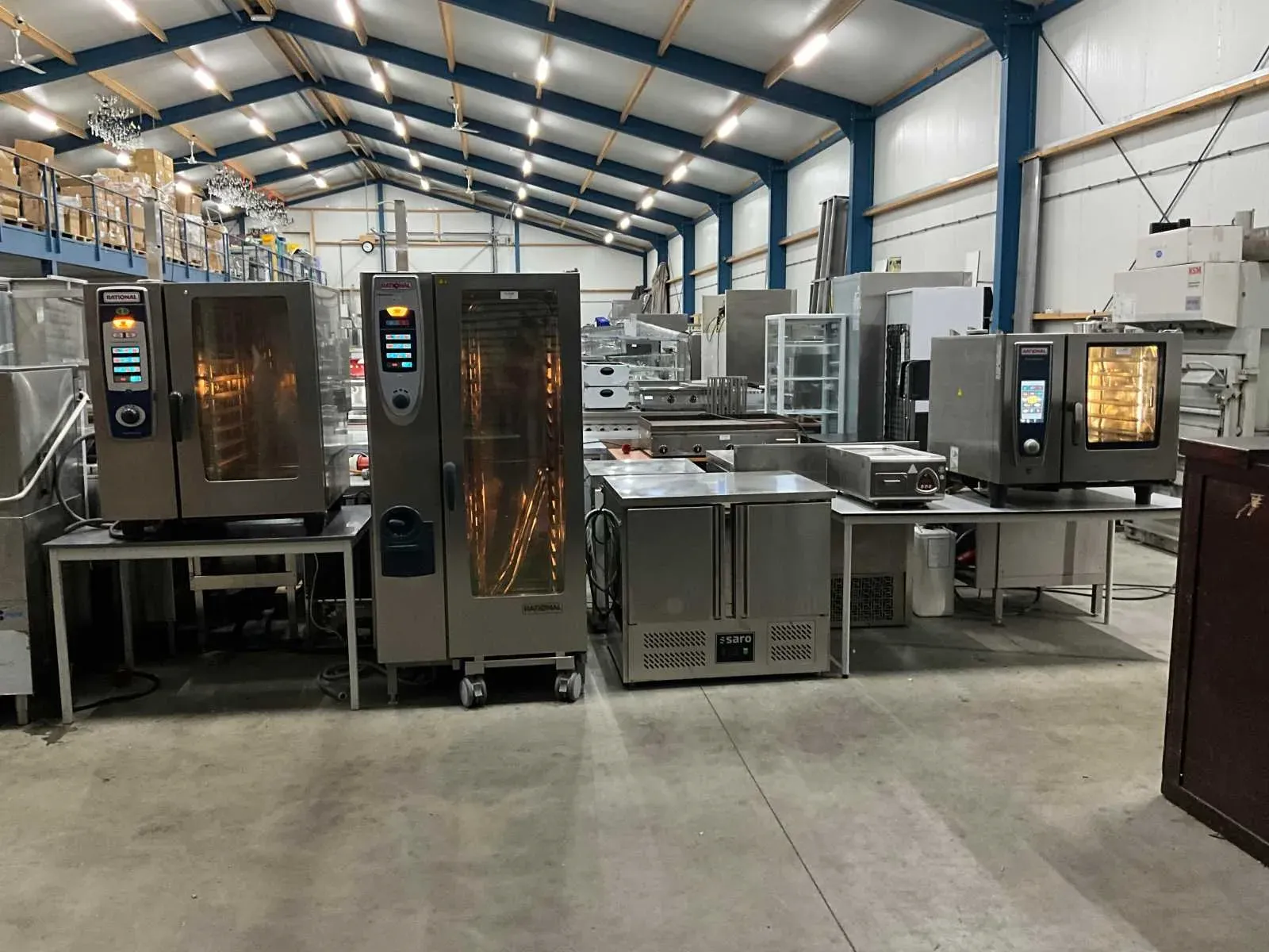 Horeca apparatuur: steamers, bakwanden, grillplaten en koelwerkbanken