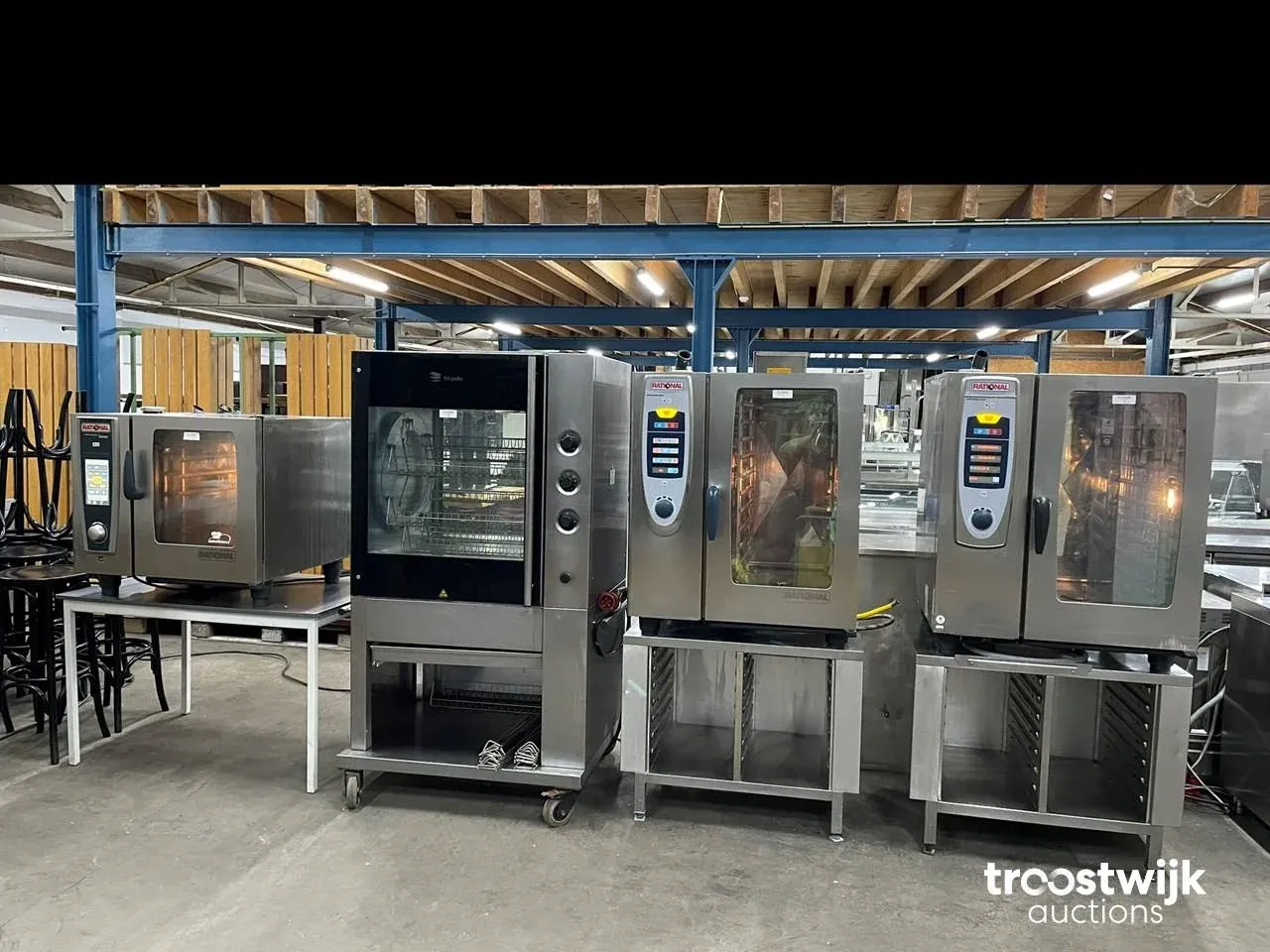 Horeca apparatuur: steamers, bakwanden, grillplaten en koelwerkbanken