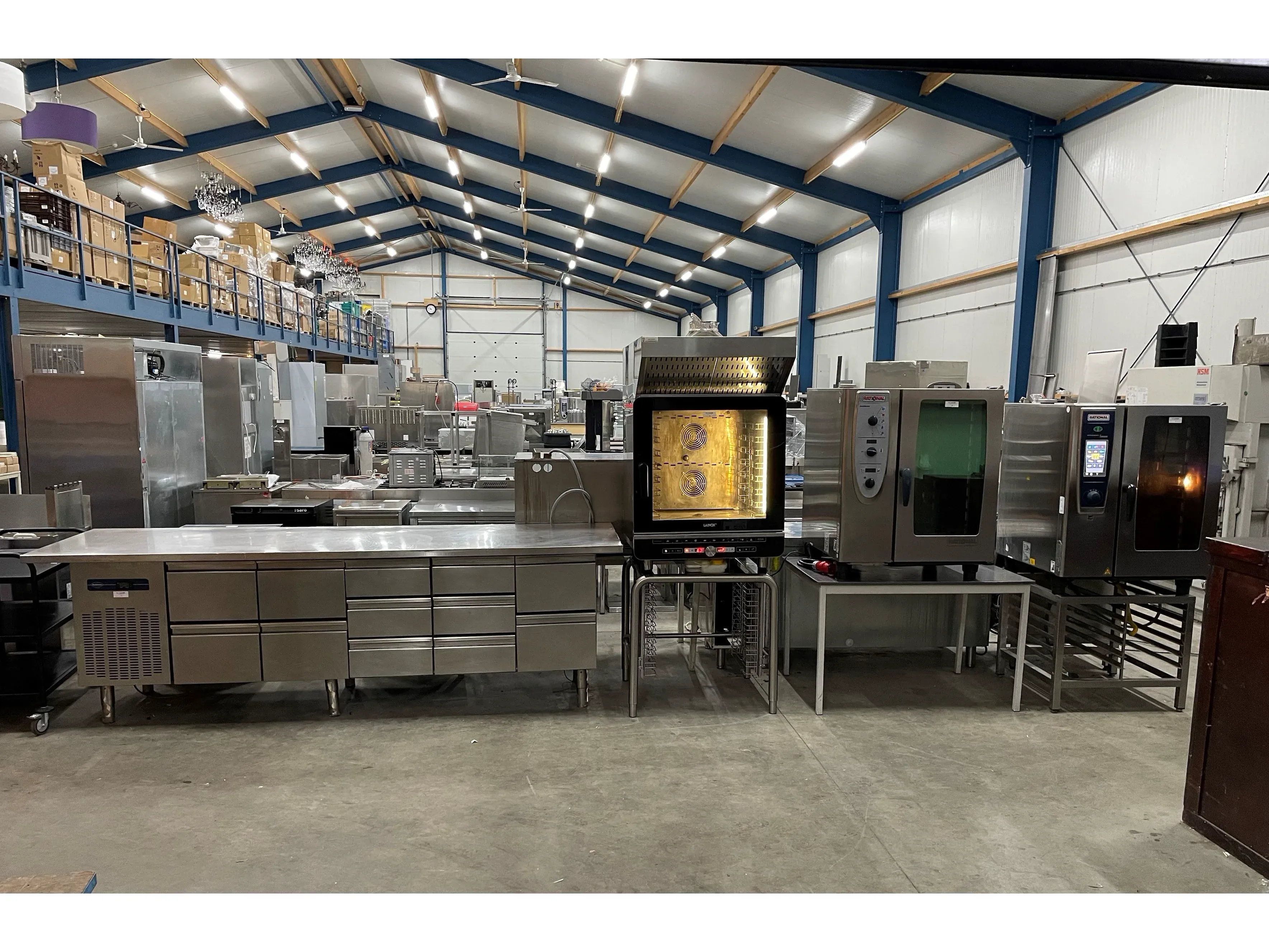 Horeca apparatuur: steamers, bakwanden, grillplaten en koelwerkbanken
