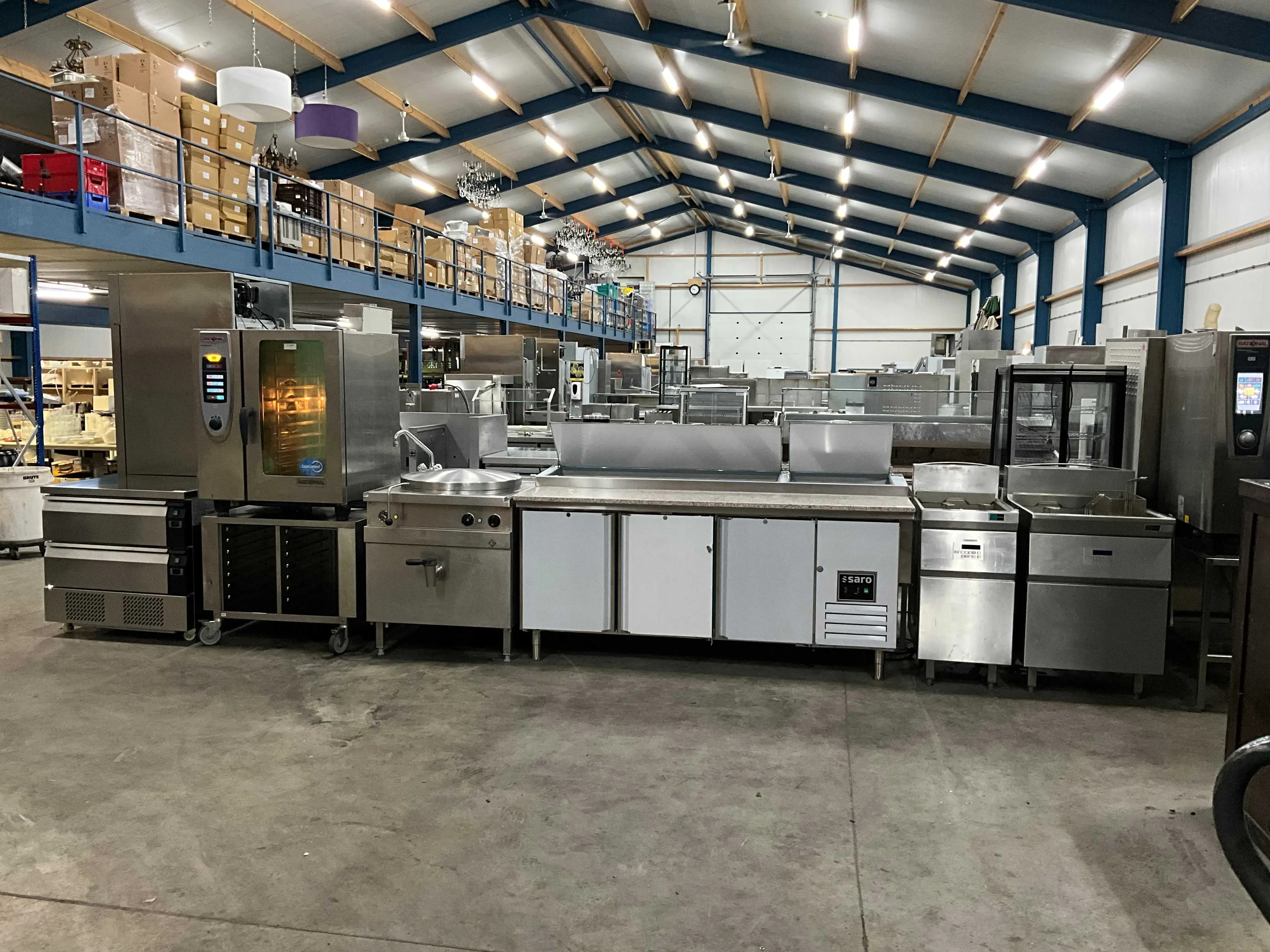 Horeca apparatuur: steamers, bakwanden, grillplaten en koelwerkbanken