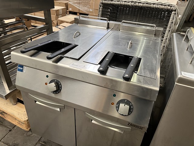Horeca dubbele friteuse 80x88x85 zanussi - afbeelding 6 van  12