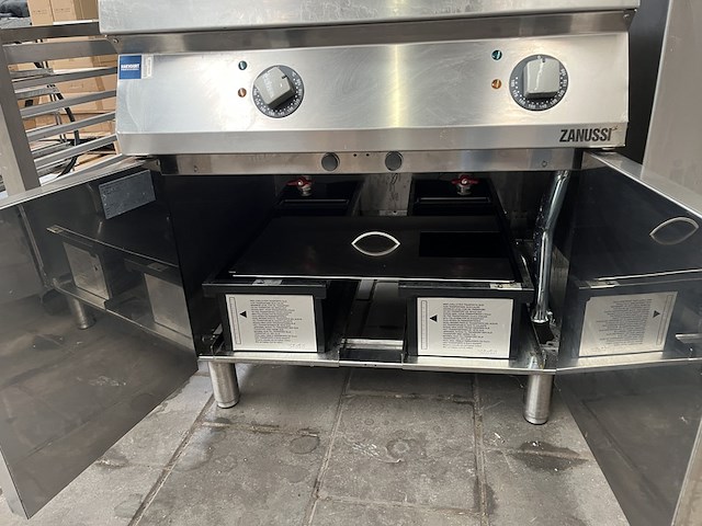 Horeca dubbele friteuse 80x88x85 zanussi - afbeelding 8 van  12