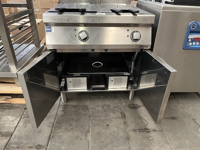 Horeca dubbele friteuse 80x88x85 zanussi - afbeelding 11 van  12