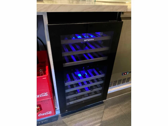 Horeca machines / meubilair o.a. hk living & okido - afbeelding 3 van  31