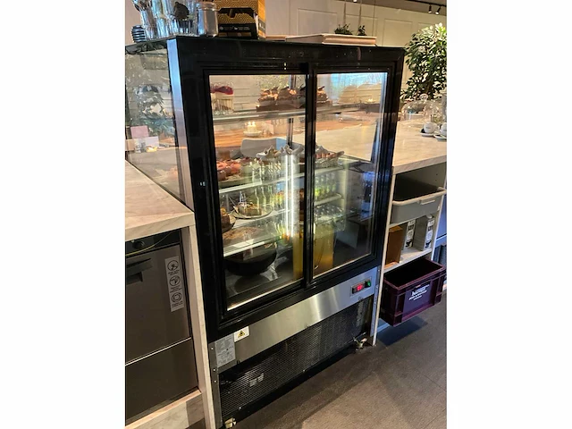 Horeca machines / meubilair o.a. hk living & okido - afbeelding 27 van  31