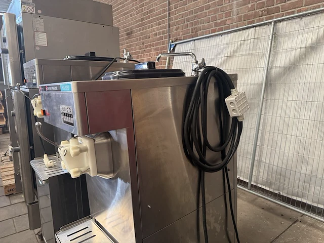 Horeca rvs softijsmachine nissei, na-3032 - afbeelding 6 van  8