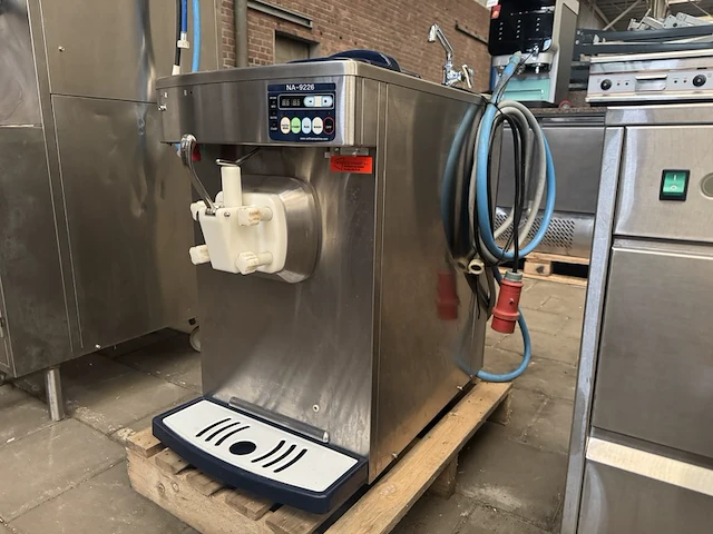 Horeca rvs softijsmachine nissei, na-9226 - afbeelding 3 van  6