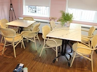 Horeca terrasmeubilair bestaande uit 13 tafels met hardstenen blad en 32 stoelen met kunstrotan zitting. ta... - afbeelding 1 van  5
