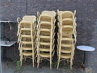 Horeca terrasmeubilair bestaande uit 13 tafels met hardstenen blad en 32 stoelen met kunstrotan zitting. ta... - afbeelding 4 van  5