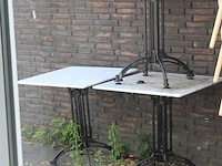 Horeca terrasmeubilair bestaande uit 13 tafels met hardstenen blad en 32 stoelen met kunstrotan zitting. ta... - afbeelding 5 van  5
