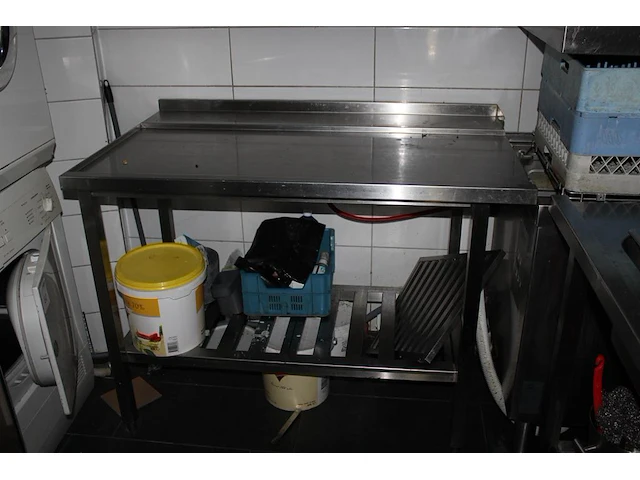Horeca vaatwasser zanussi nht in hoekopstelling met aan- en afvoertafel met spoelbak. afmeting 195 x 198 cm... - afbeelding 3 van  4