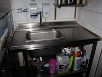 Horeca vaatwasser zanussi nht in hoekopstelling met aan- en afvoertafel met spoelbak. afmeting 195 x 198 cm... - afbeelding 4 van  4