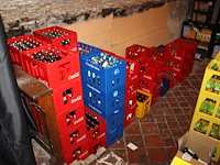 Horecaflesjes frisdrank in 47 volle en 11 aangebroken kratten waaronder cola, cola zero, ice tea, bitter le... - afbeelding 1 van  3