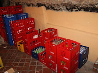 Horecaflesjes frisdrank in 47 volle en 11 aangebroken kratten waaronder cola, cola zero, ice tea, bitter le... - afbeelding 2 van  3