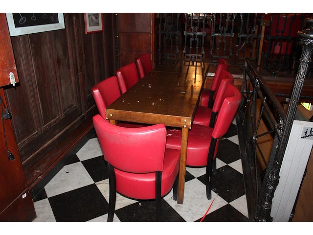 Horecameubilair bestaande uit 30 houten stoelen met kunstlederen bekleding, 9 houten tafels met afmeting 70... onderdeel van combinatiekavel combinatiekavel van kavel c006, c011 en c012 zijnde 90 horecastoelen en 36 houten tafels. - afbeelding 2 van  6