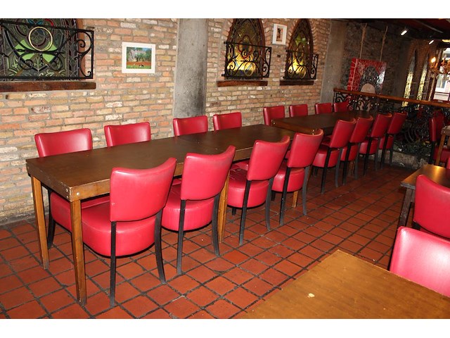 Horecameubilair bestaande uit 30 houten stoelen met kunstlederen bekleding, 9 houten tafels met afmeting 70... onderdeel van combinatiekavel combinatiekavel van kavel c006, c011 en c012 zijnde 90 horecastoelen en 36 houten tafels. - afbeelding 4 van  6