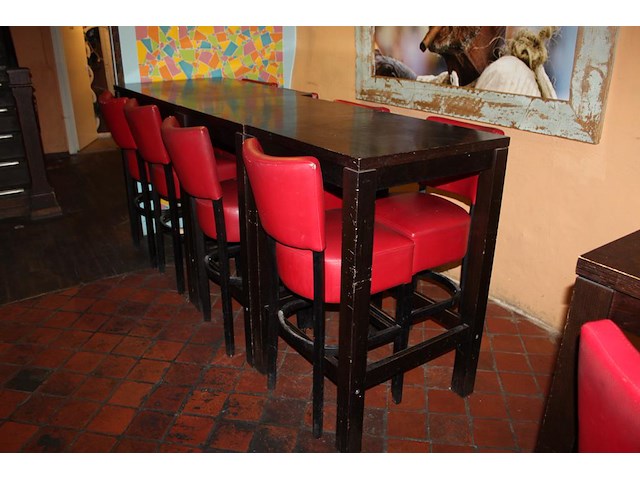 Horecameubilair bestaande uit 4 houten statafels met 16 barkrukken met kunstlederen bekleding. bekleding va... - afbeelding 1 van  3