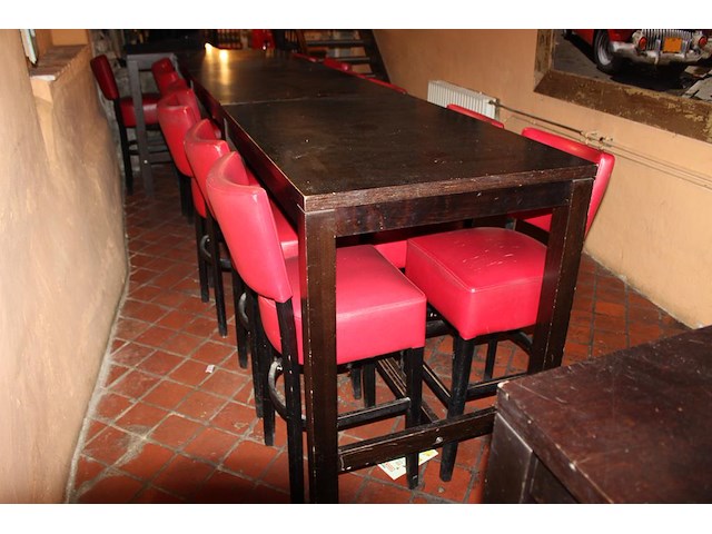 Horecameubilair bestaande uit 4 houten statafels met 16 barkrukken met kunstlederen bekleding. bekleding va... - afbeelding 3 van  3