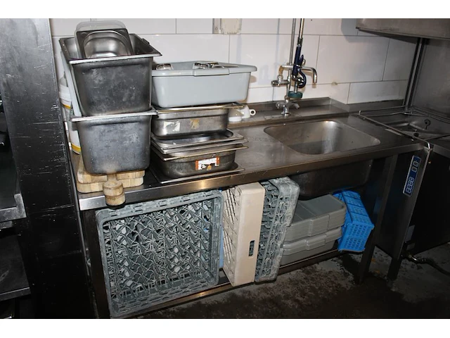 Horecawasmachine rhima wd7 met aan- en afvoertafel met spoelbak, mengkraan en diverse manden. afmetingen to... - afbeelding 3 van  5