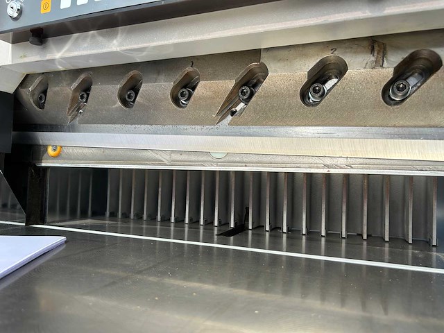Horizon apc-t61 papiersnijmachine - afbeelding 7 van  11