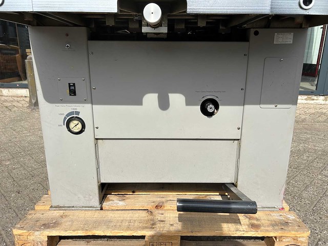 Horizon apc-t61 papiersnijmachine - afbeelding 8 van  11