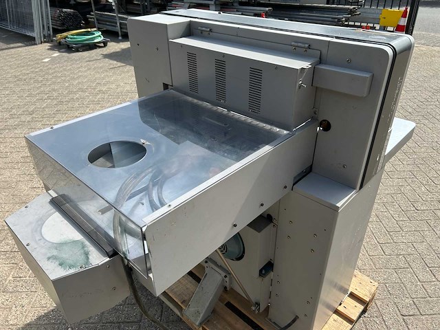 Horizon apc-t61 papiersnijmachine - afbeelding 10 van  11