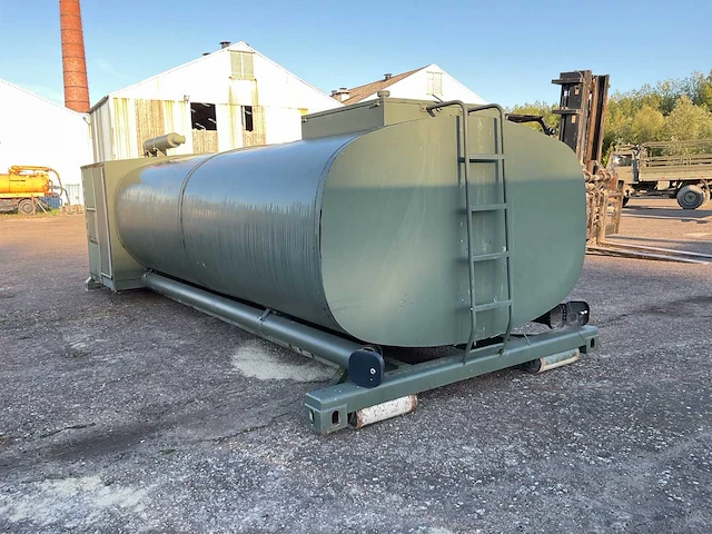 Horizontale opslagtank met haakarm systeem - afbeelding 7 van  11