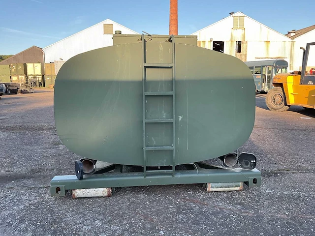 Horizontale opslagtank met haakarm systeem - afbeelding 8 van  11