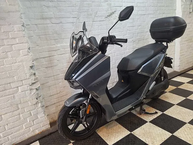 Horwin sk1 45 km elektrische bromscooter - afbeelding 2 van  8
