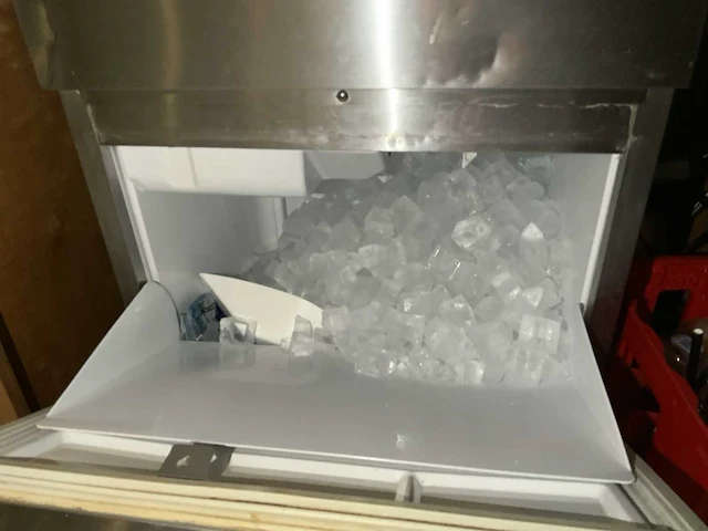 Hoshizaki ijsblokjesmachine - afbeelding 3 van  4