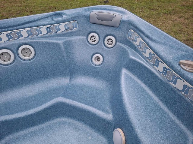 Hotspring 5 persoons jacuzzi en buitenspa - afbeelding 7 van  18
