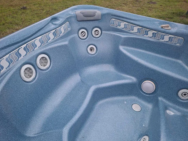 Hotspring 5 persoons jacuzzi en buitenspa - afbeelding 17 van  18