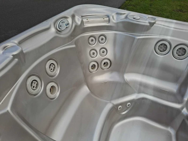 Hotspring 5 persoons jacuzzi en buitenspa - afbeelding 16 van  27