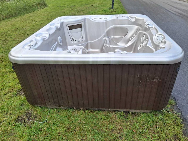 Hotspring 5 persoons jacuzzi en buitenspa - afbeelding 19 van  27