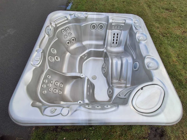 Hotspring 5 persoons jacuzzi en buitenspa - afbeelding 12 van  27