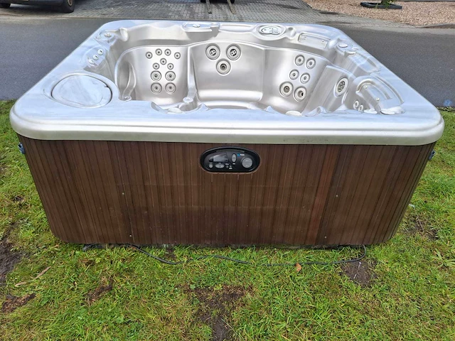Hotspring 5 persoons jacuzzi en buitenspa - afbeelding 21 van  27