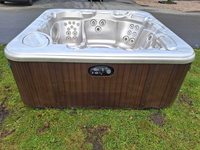Hotspring 5 persoons jacuzzi en buitenspa - afbeelding 21 van  27