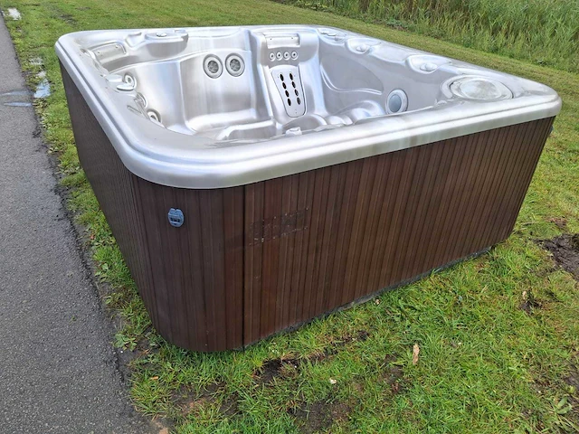 Hotspring 5 persoons jacuzzi en buitenspa - afbeelding 10 van  27