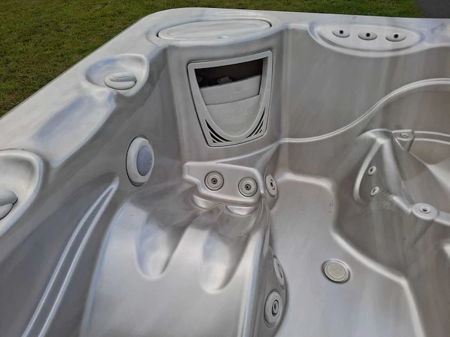Hotspring 5 persoons jacuzzi en buitenspa - afbeelding 14 van  27