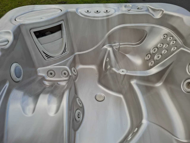 Hotspring 5 persoons jacuzzi en buitenspa - afbeelding 26 van  27
