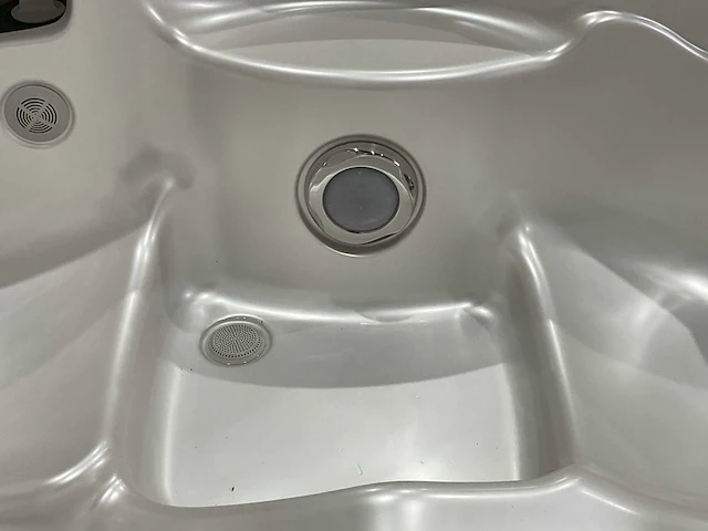 Hotspring jacuzzi buitenspa - afbeelding 6 van  20
