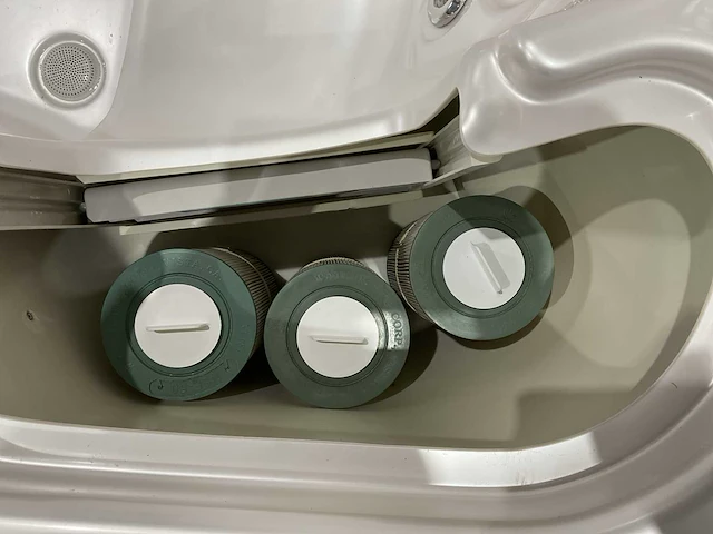 Hotspring jacuzzi buitenspa - afbeelding 11 van  20