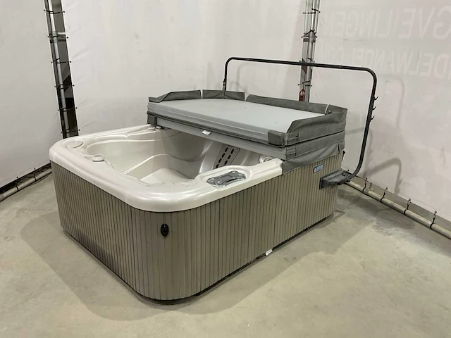 Hotspring jacuzzi buitenspa - afbeelding 1 van  20
