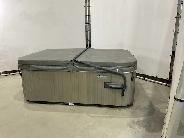 Hotspring jacuzzi buitenspa - afbeelding 14 van  20