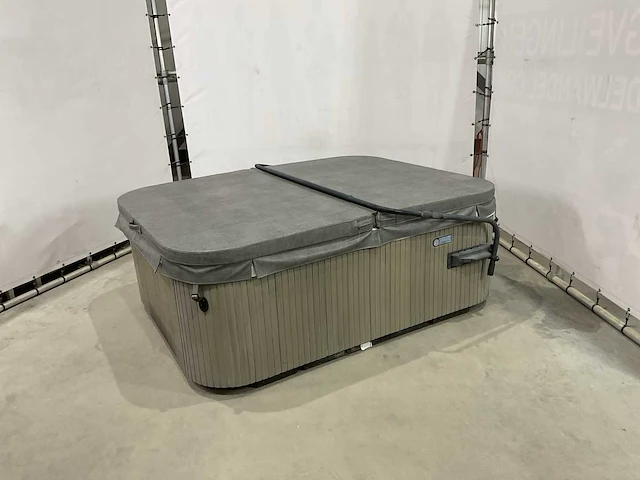 Hotspring jacuzzi buitenspa - afbeelding 15 van  20