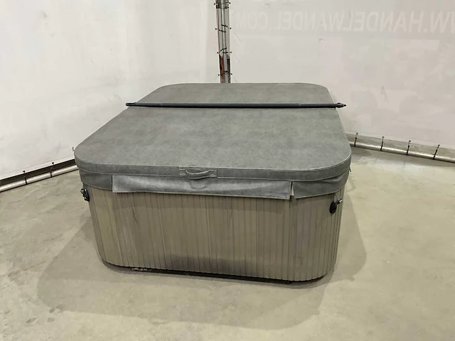 Hotspring jacuzzi buitenspa - afbeelding 16 van  20